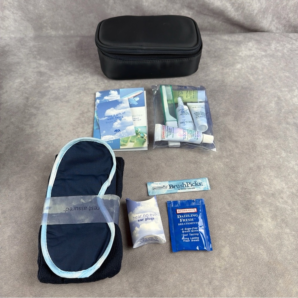 American Airlines Travel Amenity Kit Zippered Navy Blue Toiletries Bag
